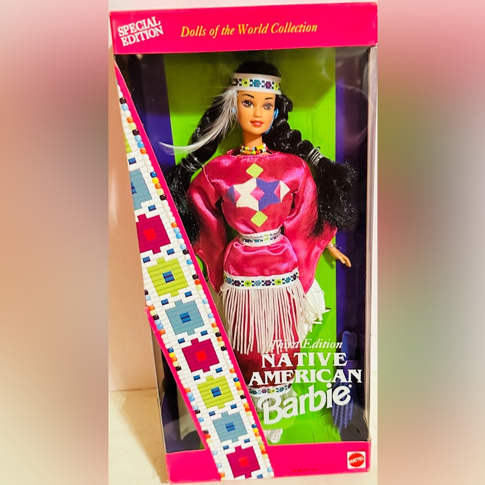 •Mattel NATIVE AMERICAN BARBIE 
•3RD Edition 1994 NRFB.
•Dolls of the World